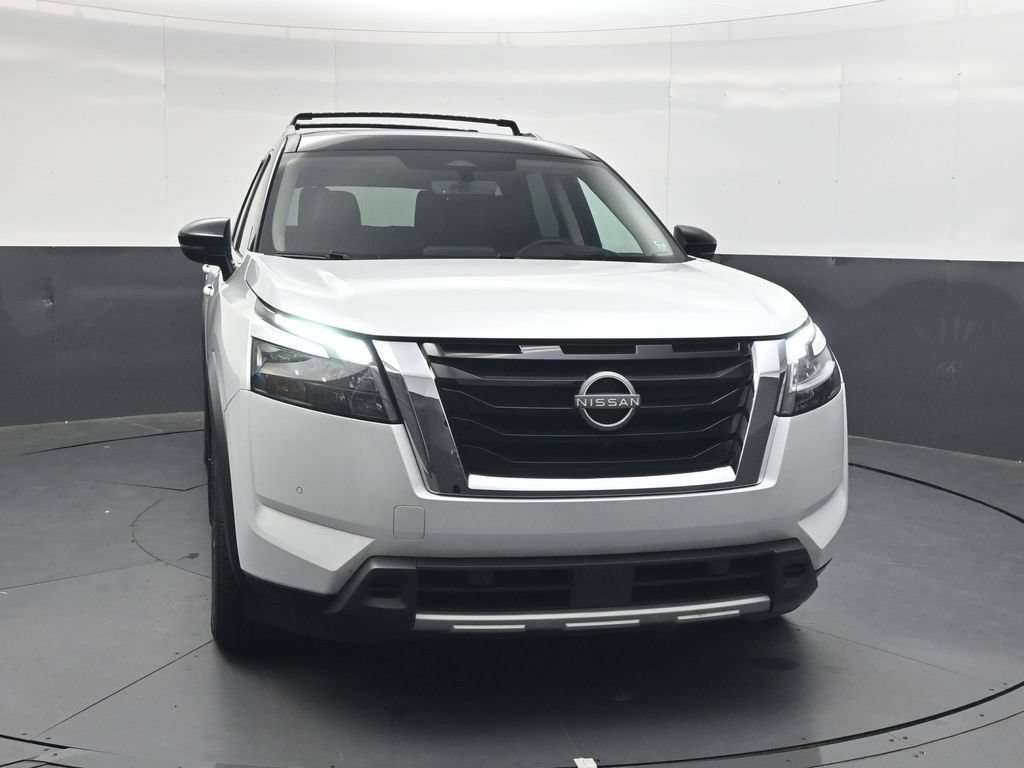 Used 2025 Nissan Pathfinder Platinum FWD image 15