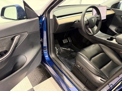 Used 2021 Tesla Model Y Standard Range image 30