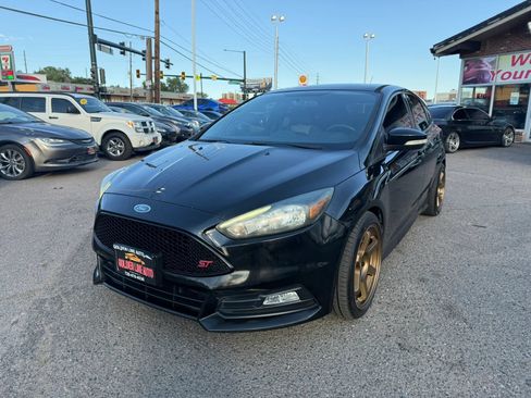 Used 2017 Ford Focus ST FWD image 4