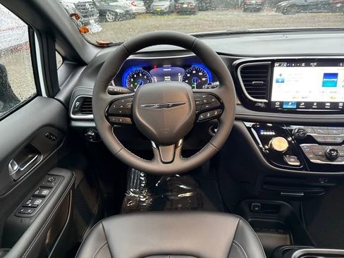 New 2026 Chrysler Pacifica Select w/ S Appearance Package image 18