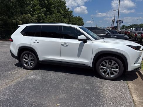 Used 2024 Toyota Grand Highlander FWD image 16