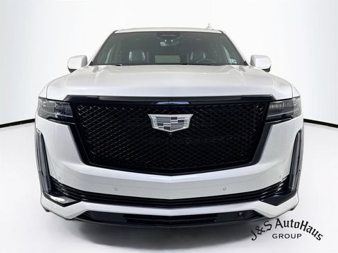 Used 2024 Cadillac Escalade Sport Platinum w/ LPO, ONYX Package AWD/4WD image 2