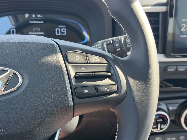 Used 2025 Hyundai Venue Limited FWD image 18