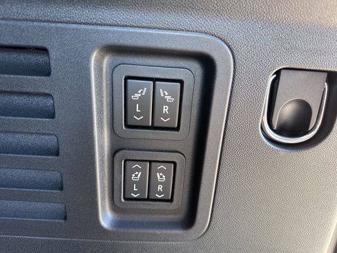 Used 2024 GMC Acadia Denali image 34