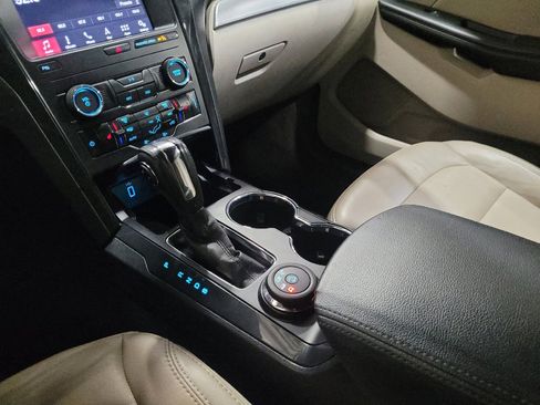 Used 2018 Ford Explorer XLT w/ Equipment Group 202A AWD/4WD image 26