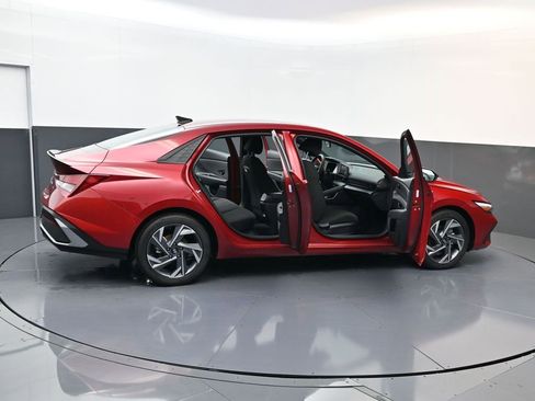 Used 2025 Hyundai Elantra Sport image 21