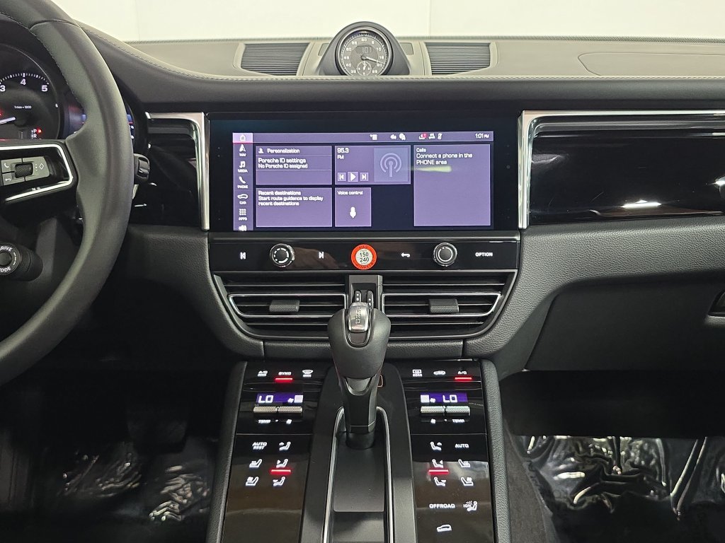 Certified 2026 Porsche Macan AWD/4WD image 16