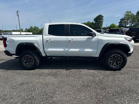 Used 2024 Chevrolet Colorado ZR2 w/ Technology Package AWD/4WD image 5