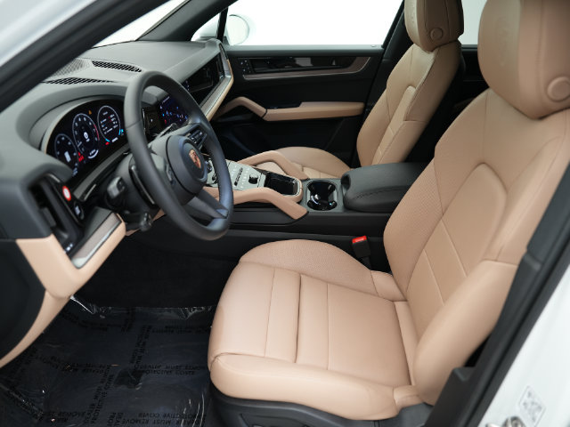 Certified 2026 Porsche Cayenne AWD/4WD image 5