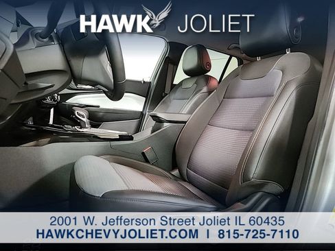 Used 2025 Chevrolet Trax LT w/ LT Convenience Package FWD image 10