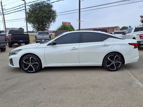 Used 2023 Nissan Altima 2.5 SR w/ SR Premium Package FWD image 5