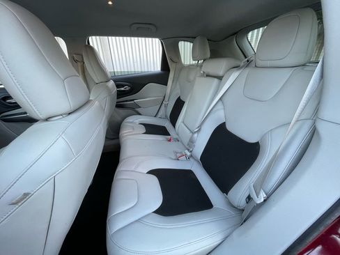 Used 2021 Jeep Cherokee Latitude Plus image 26