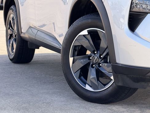 Used 2025 Nissan Rogue SV FWD image 11