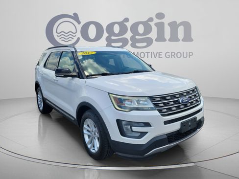Used 2017 Ford Explorer XLT FWD image 4