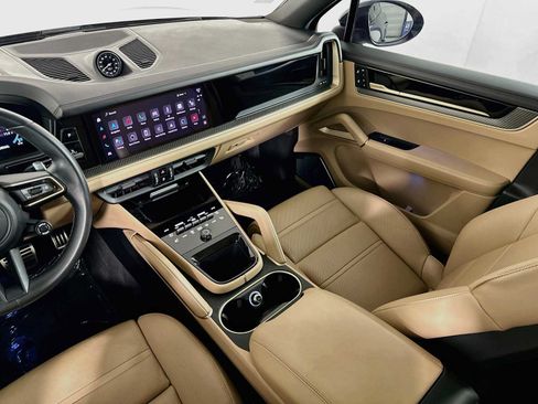 Certified 2024 Porsche Cayenne S AWD/4WD image 26