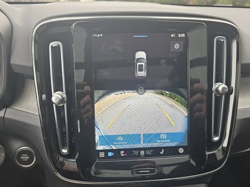 Used 2023 Volvo XC40 B5 Ultimate w/ Climate Package image 23