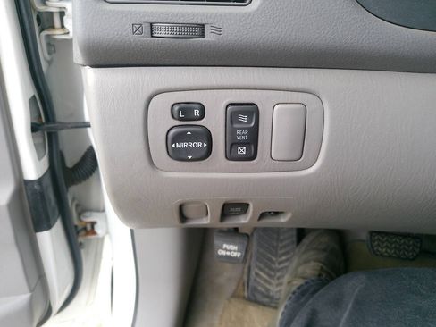 Used 2007 Toyota Sienna LE w/ LE Pkg 3 FWD image 31