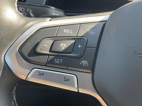 Certified 2024 Volkswagen Atlas Cross Sport SE FWD image 21