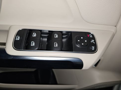 Used 2021 Mercedes-Benz GLB 250 4MATIC image 29