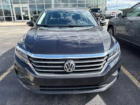 Used 2022 Volkswagen Passat 2.0T SE FWD image 2