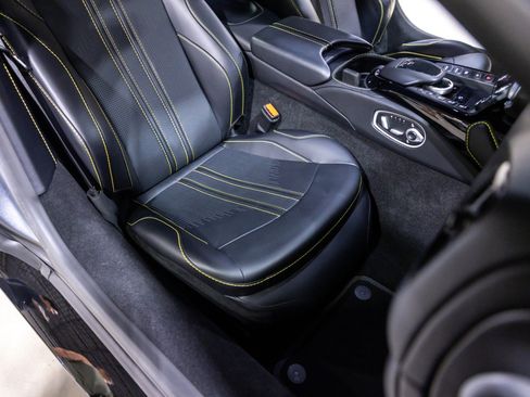Used 2022 Aston Martin V8 Vantage Coupe RWD image 29