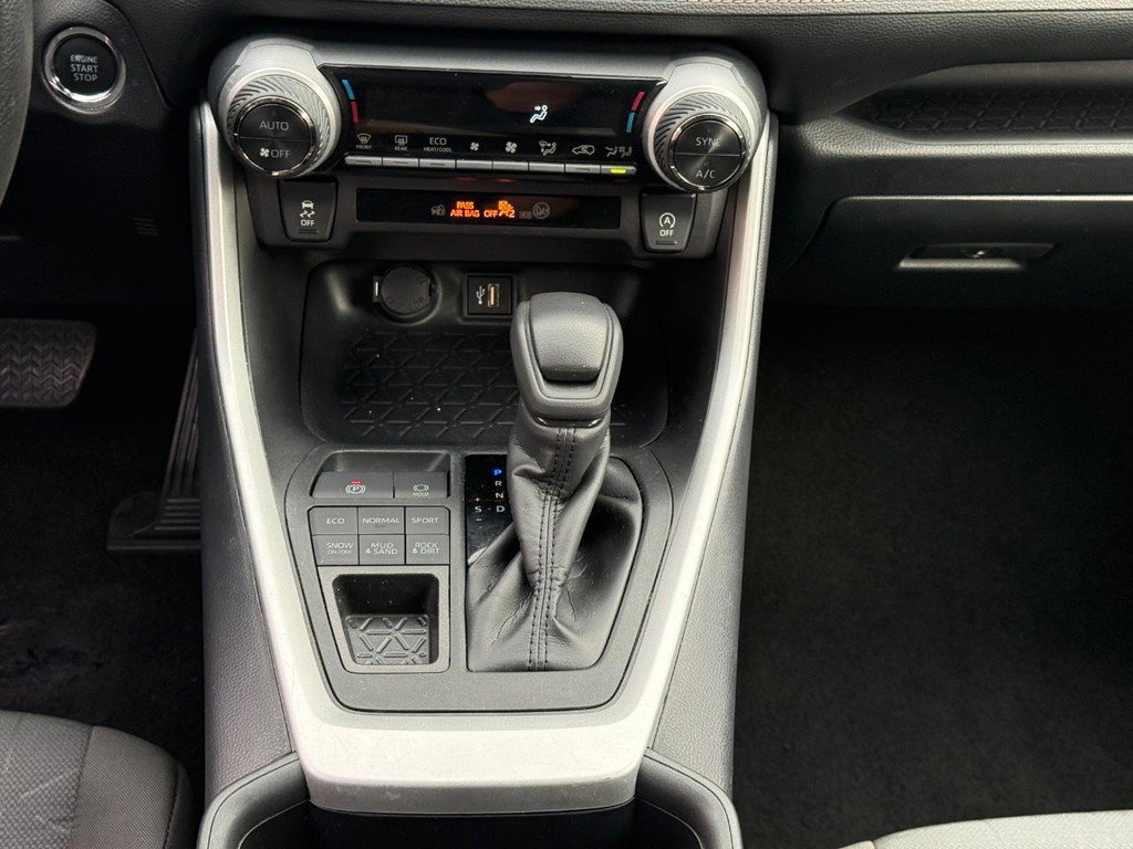 Certified 2025 Toyota RAV4 XLE AWD/4WD image 15