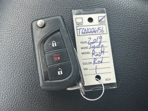 Used 2019 Toyota RAV4 LE AWD/4WD image 32