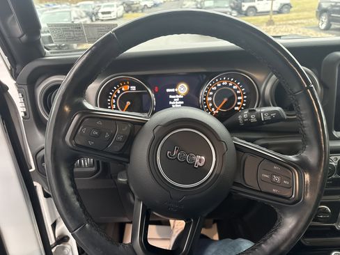 Used 2022 Jeep Wrangler Unlimited Sport w/ Sun And Sound Package image 17