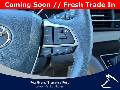 Used 2023 Toyota Sienna XLE FWD image 21