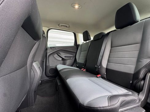 Used 2019 Ford Escape S image 18