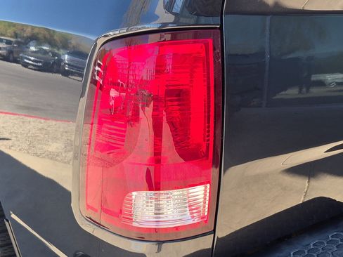 Used 2018 RAM 1500 Express RWD image 11
