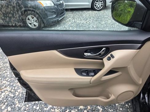 Used 2015 Nissan Rogue SV w/ SV Premium Package FWD image 11