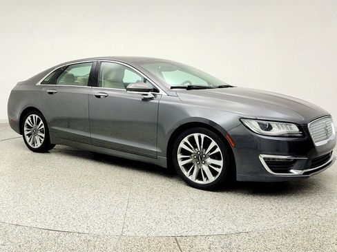 Used 2017 Lincoln MKZ Reserve FWD image 3