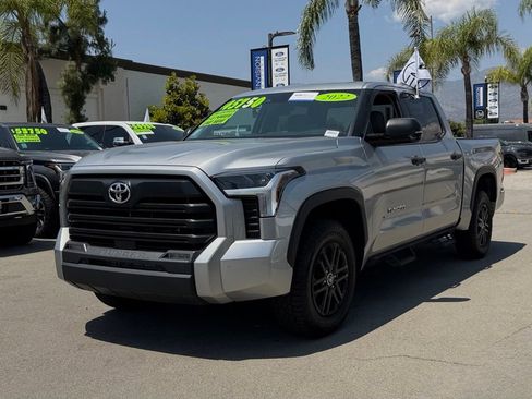 Used 2022 Toyota Tundra SR5 w/ SR5 Convenience Package AWD/4WD image 5