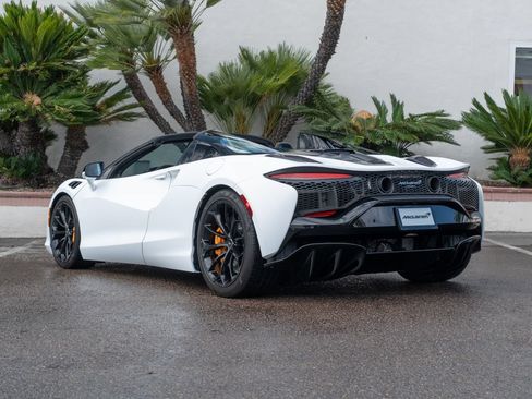 Used 2025 McLaren Artura Spider RWD image 32
