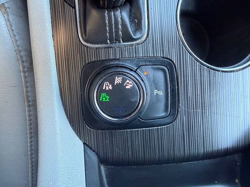 Used 2019 GMC Acadia SLT AWD/4WD image 16
