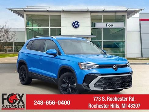 New 2025 Volkswagen Taos SE image 1