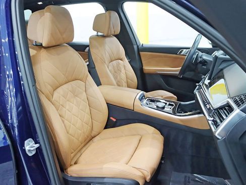 Used 2025 BMW X5 xDrive50e w/ M Sport Package image 32