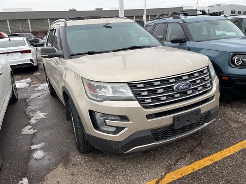 Used 2017 Ford Explorer XLT w/ Equipment Group 202A image 20