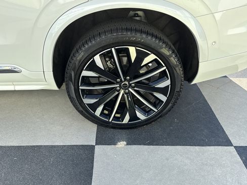 Used 2025 Volvo XC90 B6 Plus image 13