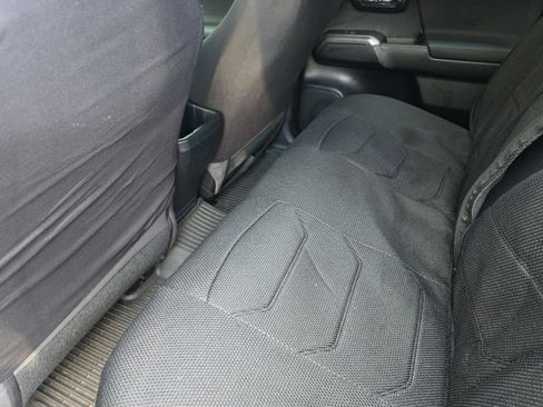 Used 2018 Toyota Tacoma TRD Sport w/ Technology Package image 13