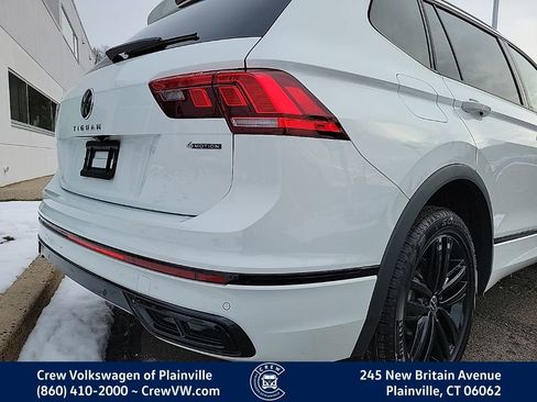 Certified 2022 Volkswagen Tiguan SE R-Line image 31