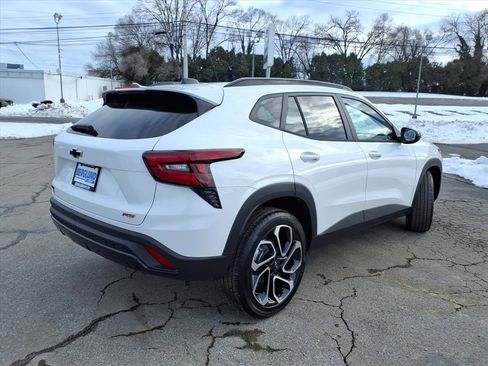 New 2026 Chevrolet Trax RS w/ Sunroof Package image 4