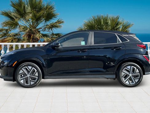 Used 2023 Hyundai Kona SE image 7