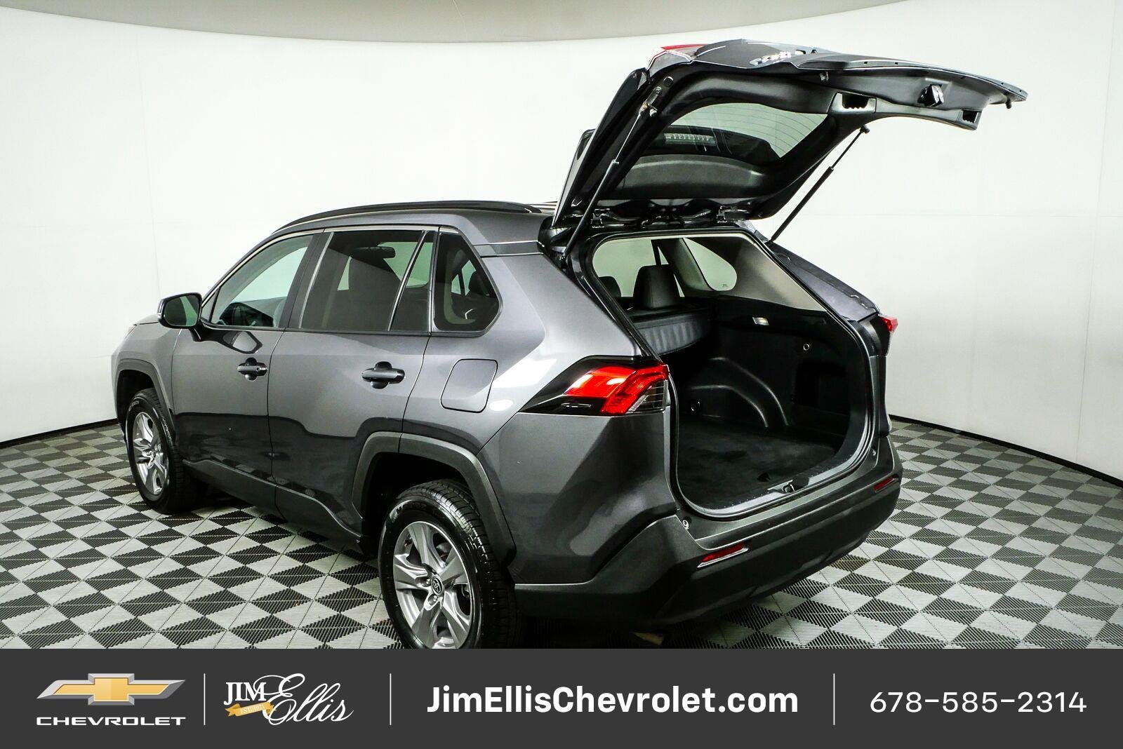 Used 2024 Toyota RAV4 XLE FWD image 31