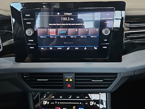 Used 2025 Volkswagen Jetta SE image 30