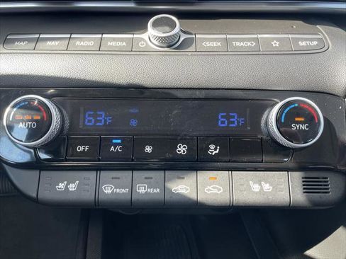 New 2025 Hyundai Elantra Limited image 22