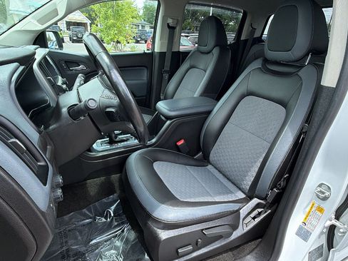 Used 2017 Chevrolet Colorado Z71 AWD/4WD image 12