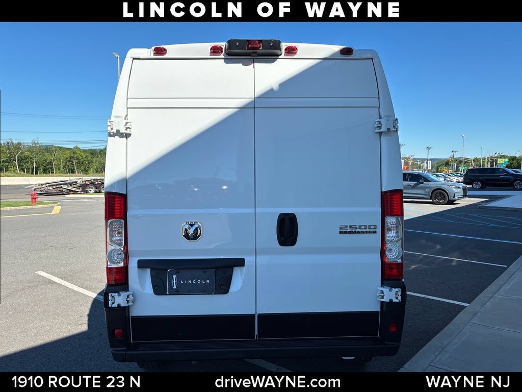 Used 2024 RAM ProMaster 2500 w/ Convenience Group FWD image 4