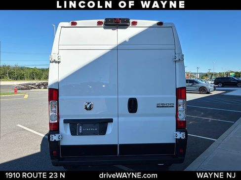 Used 2024 RAM ProMaster 2500 w/ Convenience Group FWD image 4